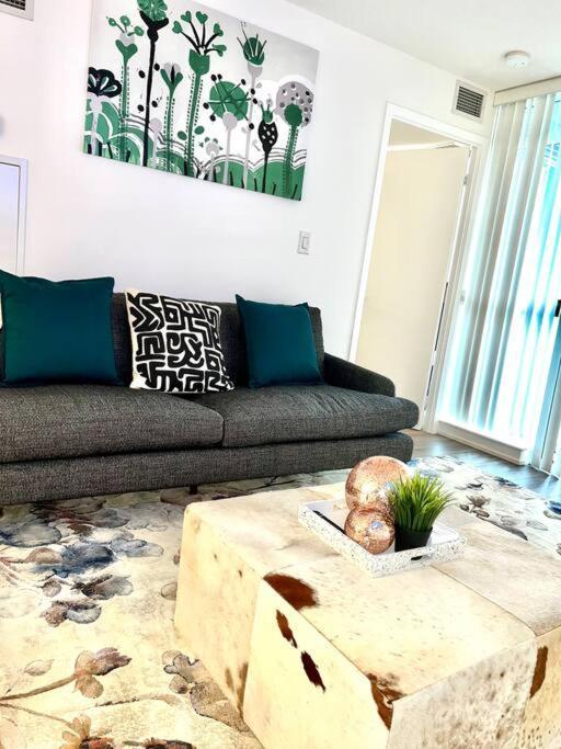 Luxurious Condo In The Center Of Downtown Торонто Екстер'єр фото