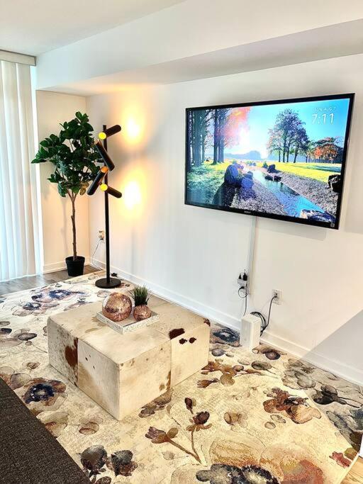 Luxurious Condo In The Center Of Downtown Торонто Екстер'єр фото