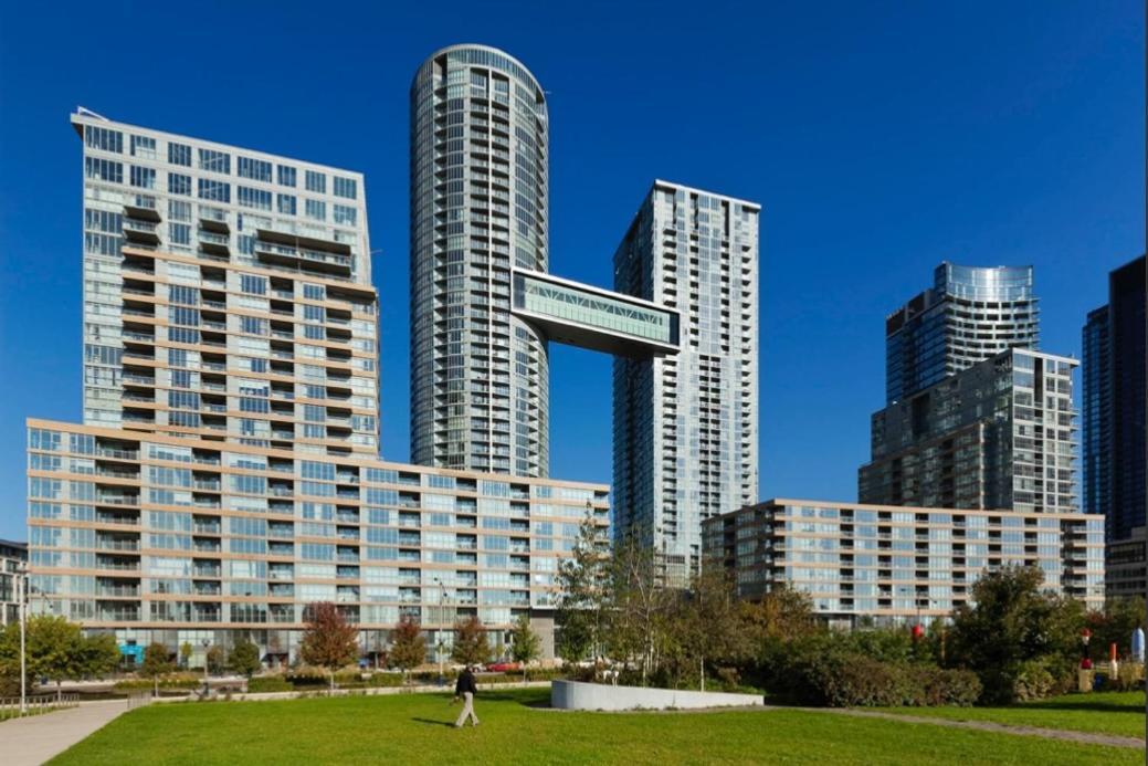 Luxurious Condo In The Center Of Downtown Торонто Екстер'єр фото
